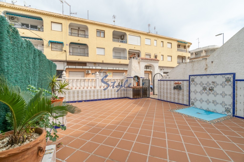 Buy bungalow close to the sea in Torrevieja, Costa Blanca. ID: 6009