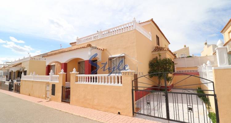 Buy townhouse in Torregolf I with pool close to the sea in Playa Flamenca, Orihuela Costa. ID: 6015