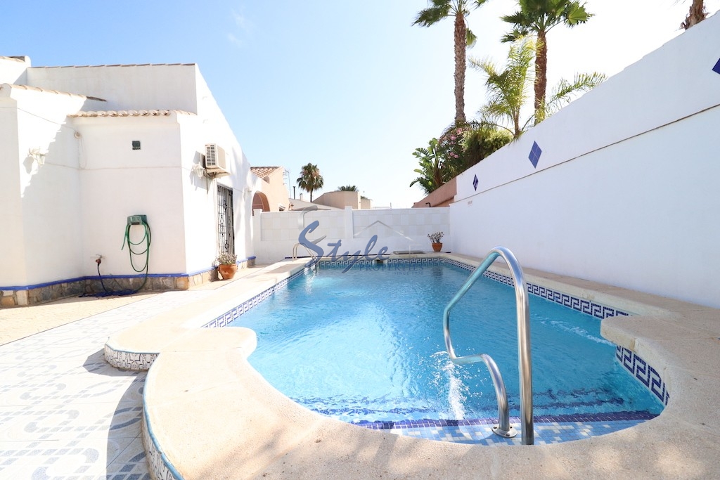 Buy independent villa with lovely garden areas and pool El Chaparral, Torrevieja, Costa Blanca. ID: 6016