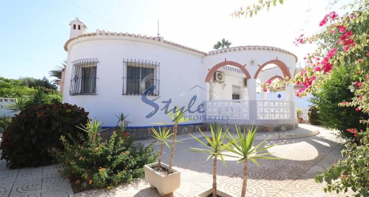 Buy independent villa with lovely garden areas and pool El Chaparral, Torrevieja, Costa Blanca. ID: 6016