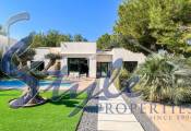 Resale - Villa - Las Colinas