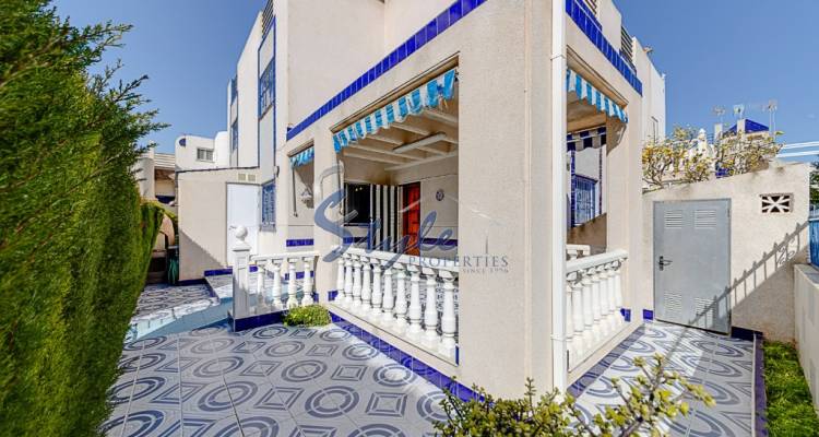 Comprar adosado con jardín y piscina en Doña Inés, Torrevieja zona Carrefour. ID 6017