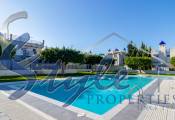 Comprar adosado con jardín y piscina en Doña Inés, Torrevieja zona Carrefour. ID 6017