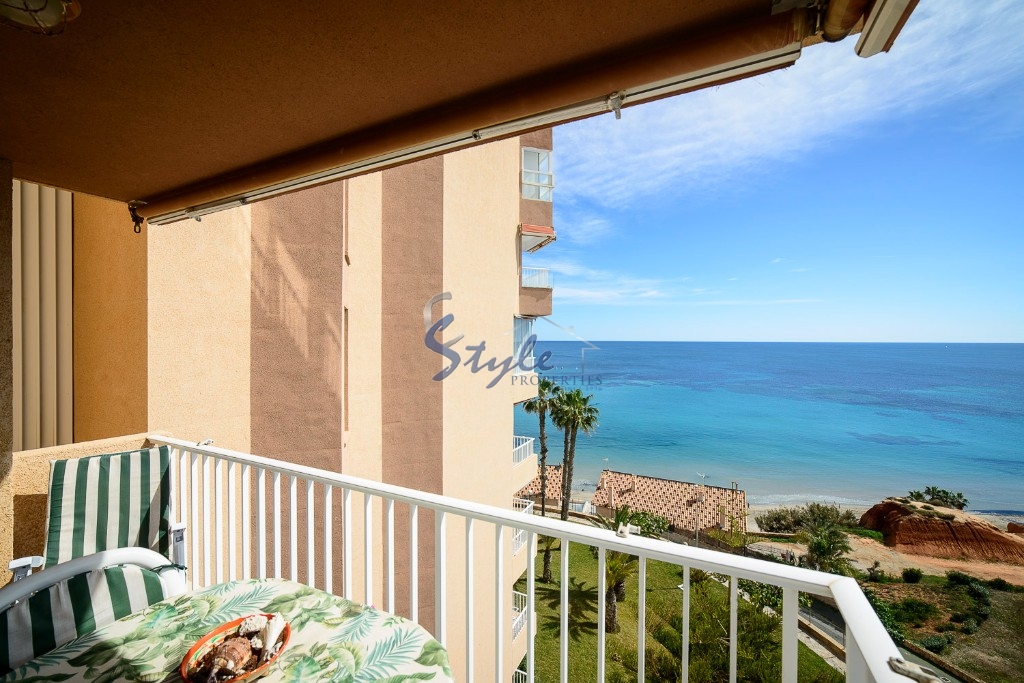 For sale 3 beds apartment on the fist line with the sea views in Dehesa de Campoamor, Costa Blanca, Spain. ID1302