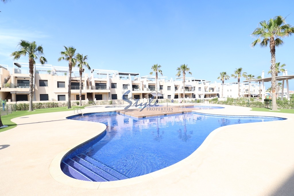 For sale top floor apartment with tourist license close to the beach in Mil Palmeras, Costa Blanca, Spain. ID1513