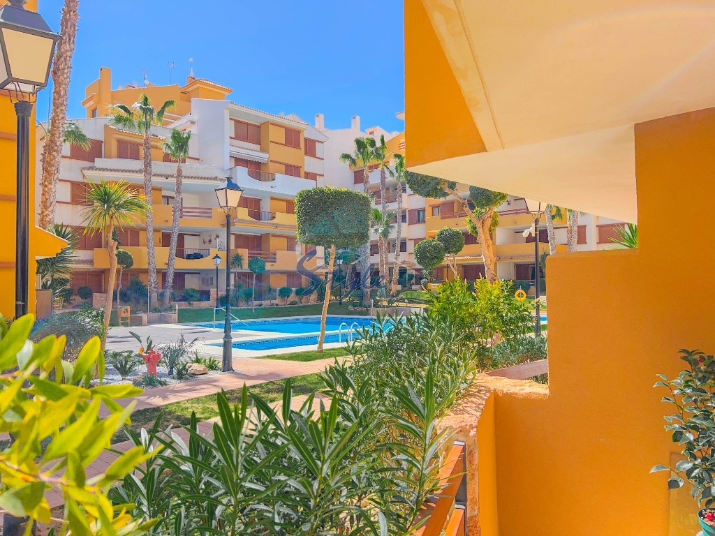 For rent south-facing apartment of 2 bedrooms in La Recoleta, Punta Prima, Costa Blanca. ID101