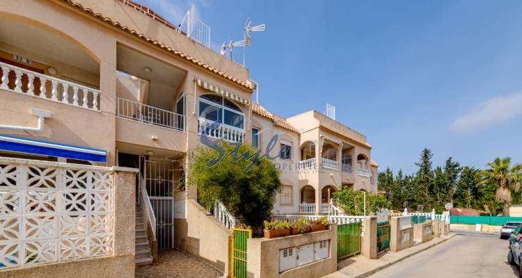 На продажу квартира с видом на озеро в Лос Балконес, Torrevieja,Коста Бланка, Испания. ID1527