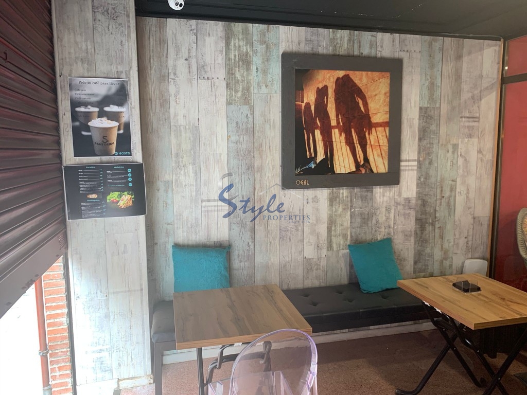 Rentable bar en venta en el centro de Alicante, Costa Blanca, España. ID090