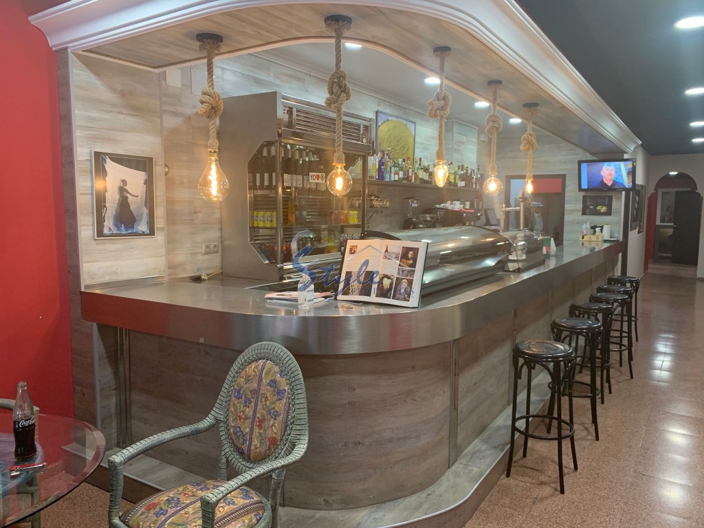Profitable bar for sale in the center of Alicante, Costa Blanca, Spain. ID090