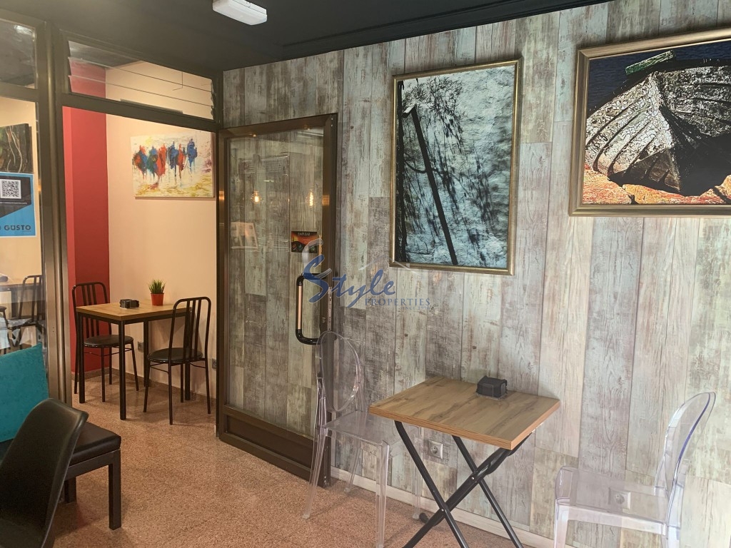 Profitable bar for sale in the center of Alicante, Costa Blanca, Spain. ID090