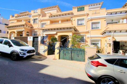 Se vende adosado en Villamartin, Orihuela Costa. ID1301