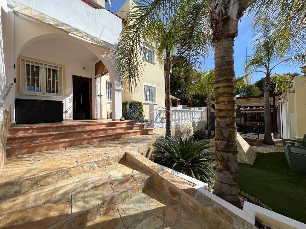 Buy ground floor bungalow with large terrace in Costa Blanca close to golf in Villamartin. ID: 6021