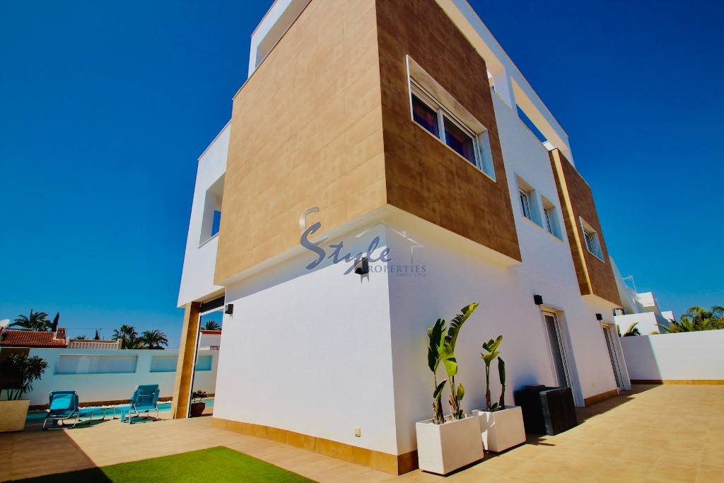 Resale - Villa - Mil Palmeras