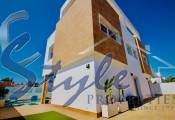 Resale - Villa - Mil Palmeras