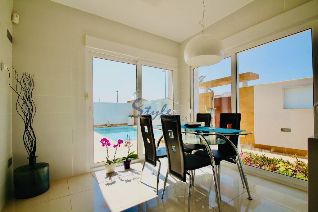 Resale - Villa - Mil Palmeras