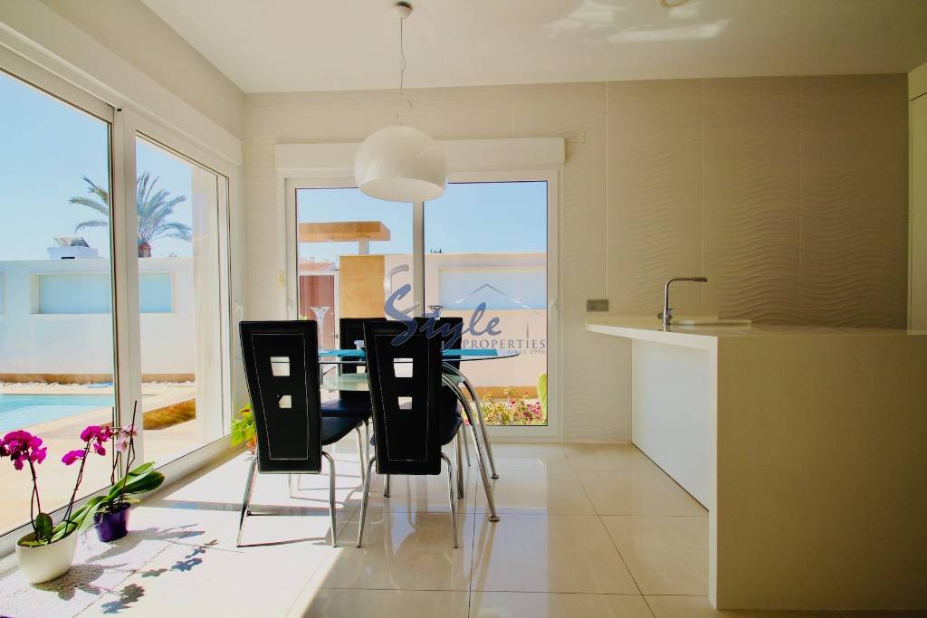 Resale - Villa - Mil Palmeras