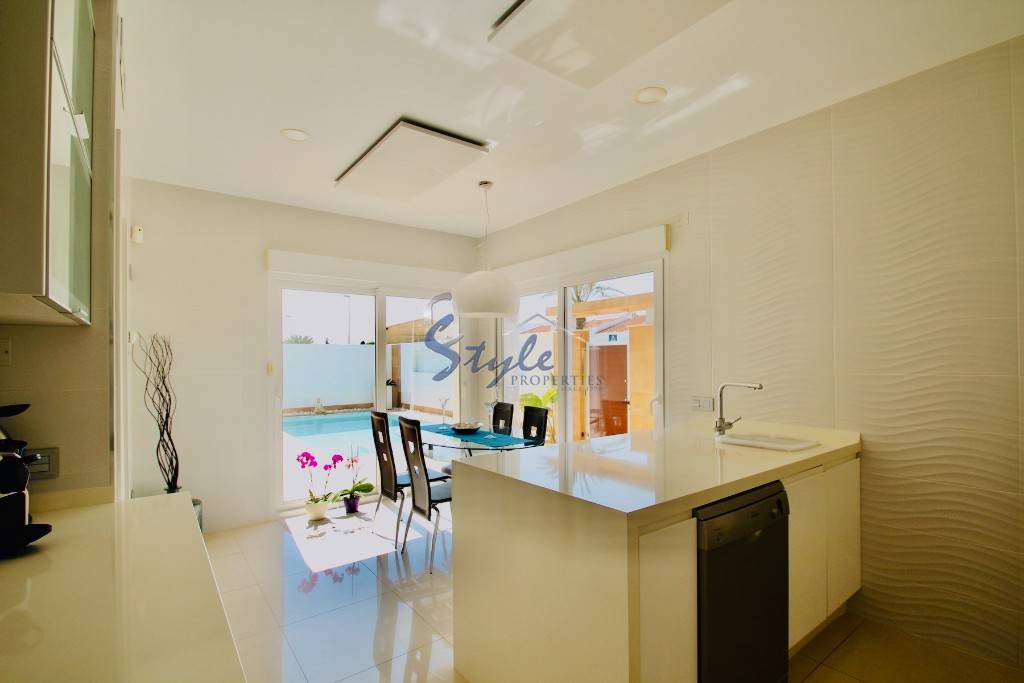 Resale - Villa - Mil Palmeras