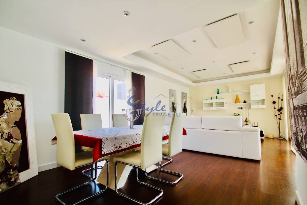 Buy luxury villa with private pool, 500m from the beach in Mil Palmeras. ID 6027