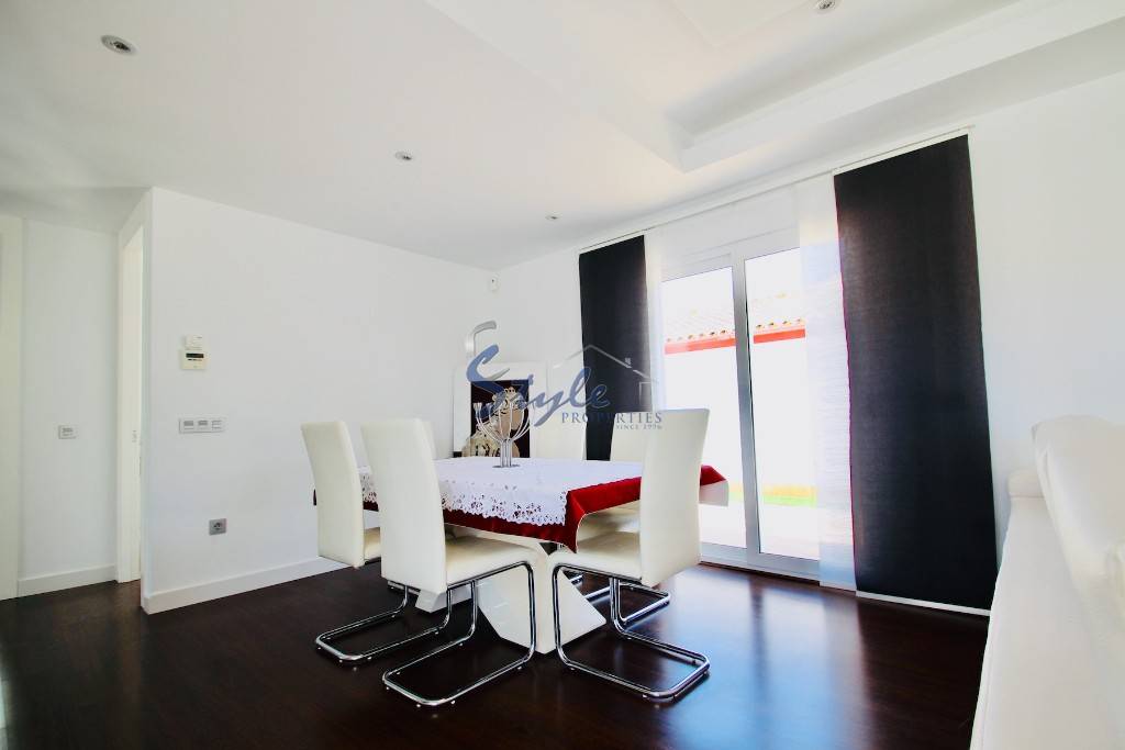 Resale - Villa - Mil Palmeras