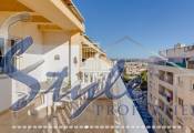 Comprar Apartamento Ático con vistas al mar en Torrevieja a 500 metros de la Playa Central. ID 6032