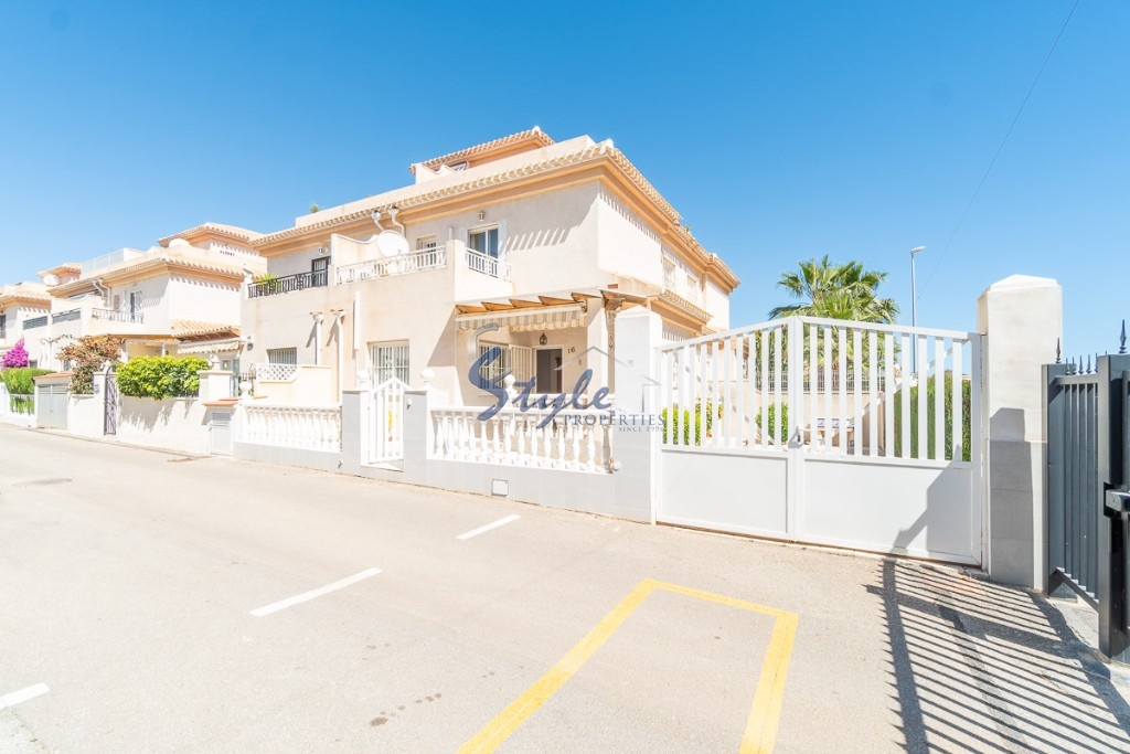 For sale spacious townhouse with garden in Playa Flamenca, Orihuela Costa, Spain. ID1382