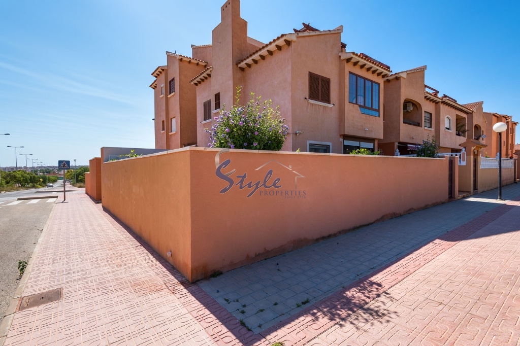 se vende apartamento planta bajo en Altos del Sol, Aguas Nuevas, Torrevieja , Costa Blanca,Spain. ID1285