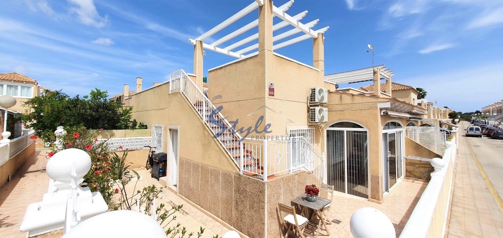 For sale bungalow with solarium in Los Balcones, Orihuela Costa, Torrrevieja, Costa Blanca, Spain. ID1258