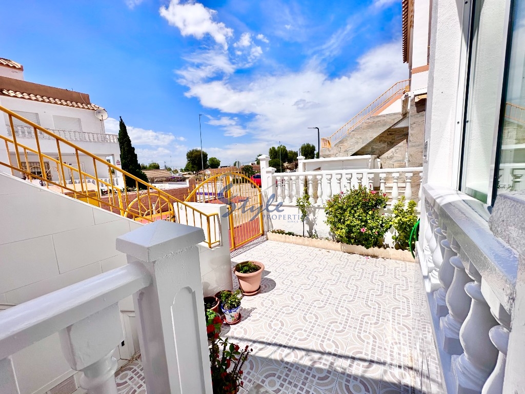 Se vende bungalow en planta baja en Torrevieja, Costa Blanca, España. ID1826