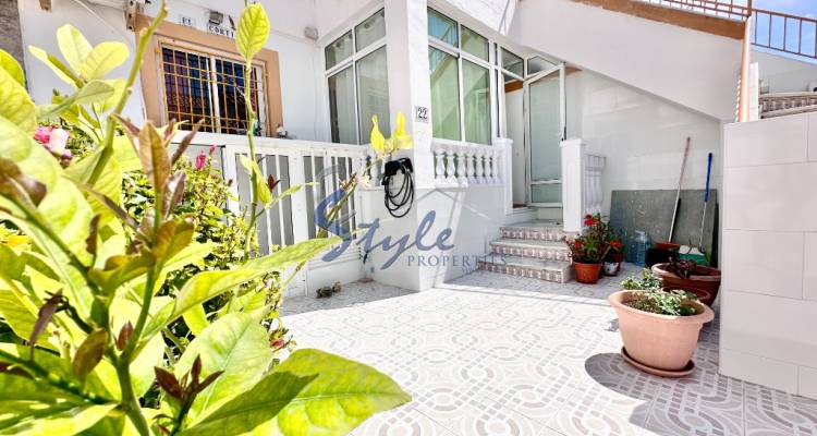 Se vende bungalow en planta baja en Torrevieja, Costa Blanca, España. ID1826