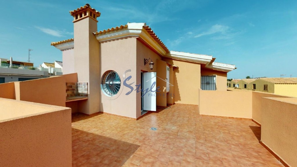 Buy 1st line to the sea detached chalet with pool in Torrevieja. ID 6044