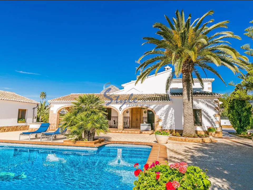 Buy finca with pool in Javea, with panoramic views and close to the beaches of Costa Blanca. ID: 4295