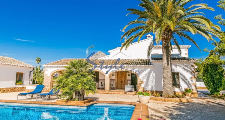 Buy finca with pool in Javea, with panoramic views and close to the beaches of Costa Blanca. ID: 4295