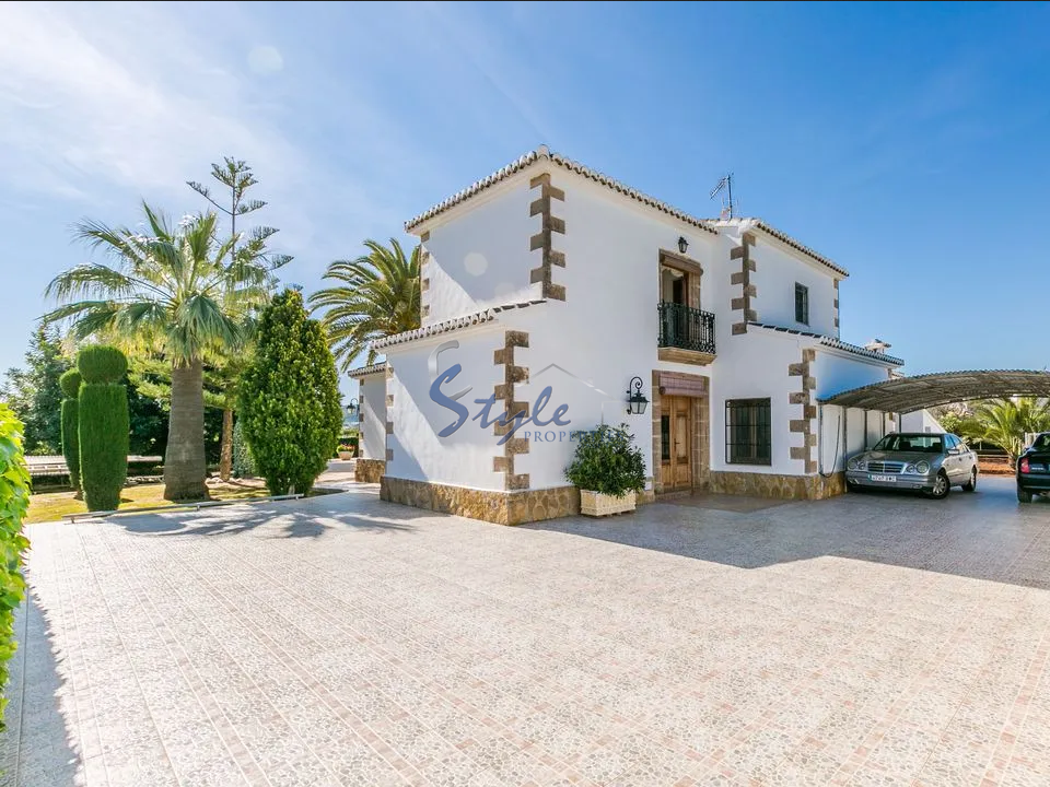 Comprar finca con piscina en Jávea, cerca del mar y las playas de Costa Blanca. ID: 4295