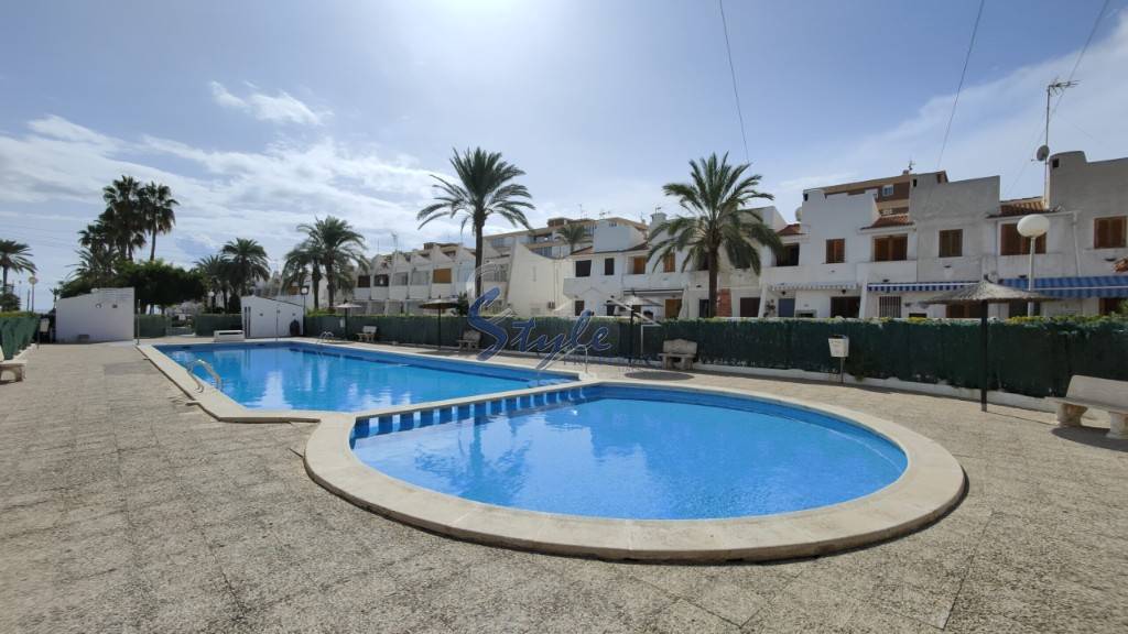 Se vende casa adosada cerca de la playa en Mar Azul, Torrevieja, Costa Blanca. ID1719