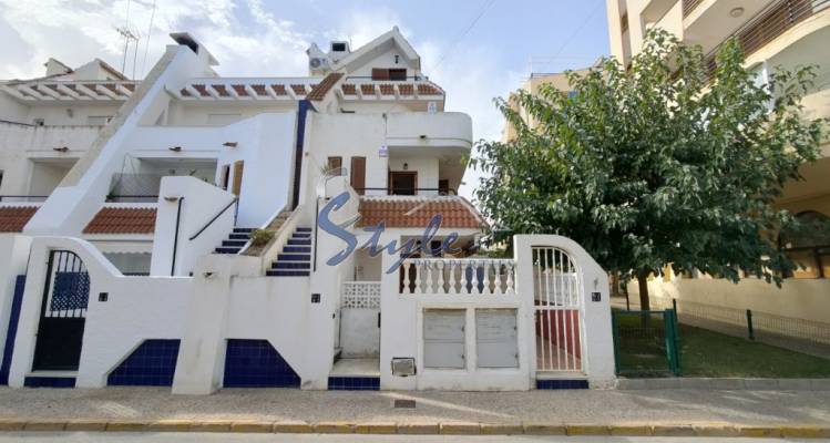 Se vende casa adosada cerca de la playa en Mar Azul, Torrevieja, Costa Blanca. ID1719