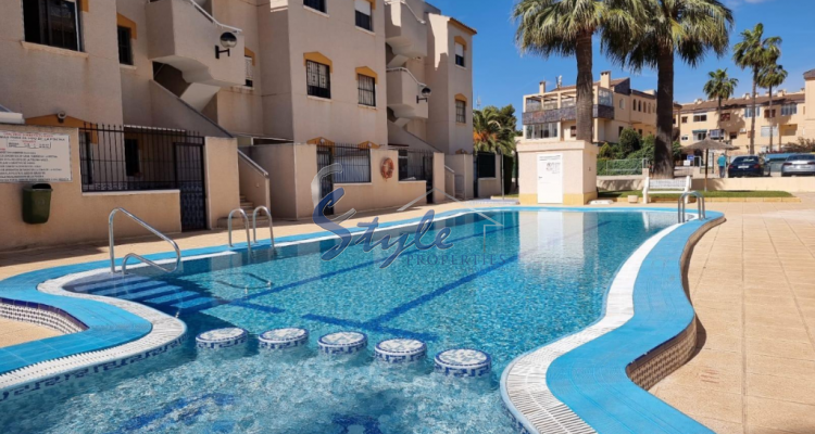 For sale cheap 2 bedroom apartment in Punta Prima, Costa Blanca, Spain. ID1720