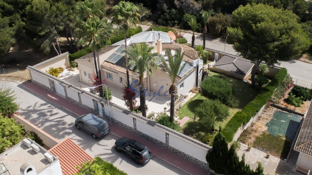For sale classic style villa close to the beach in Campoamor, Costa Blanca, Spain. ID1722