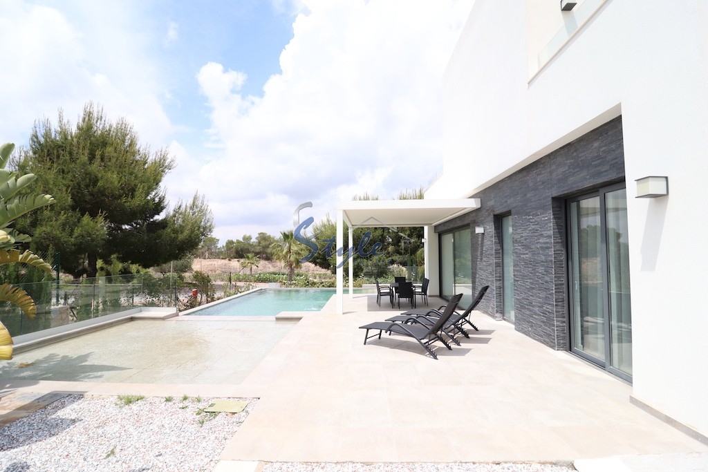 Resale - Villa - Las Colinas