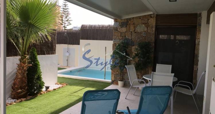 Buy Villa with pool in Costa Blanca close to sea in Lomas de Cabo Roig, Orihuela Costa. ID: 6053