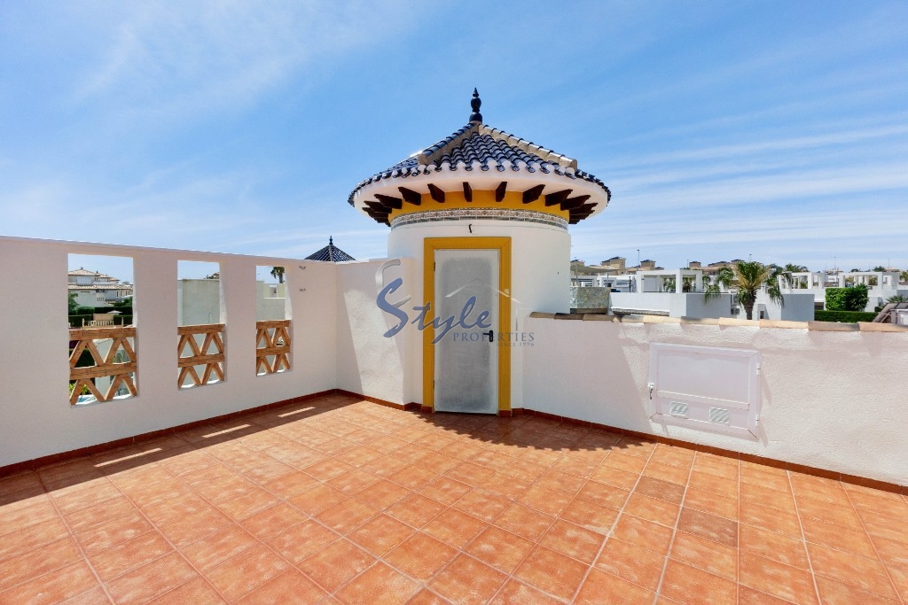 Buy Detached chalet with garden in Costa Blanca close to sea in Cabo Roig, Orihuela Costa. ID: 6054