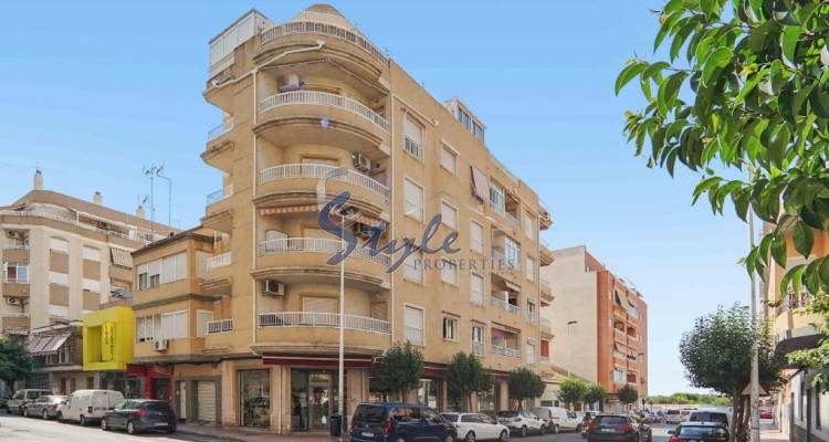 Comprar Apartamento con vistas al mar en Torrevieja a 500 metros de la Playa Central. ID 6065