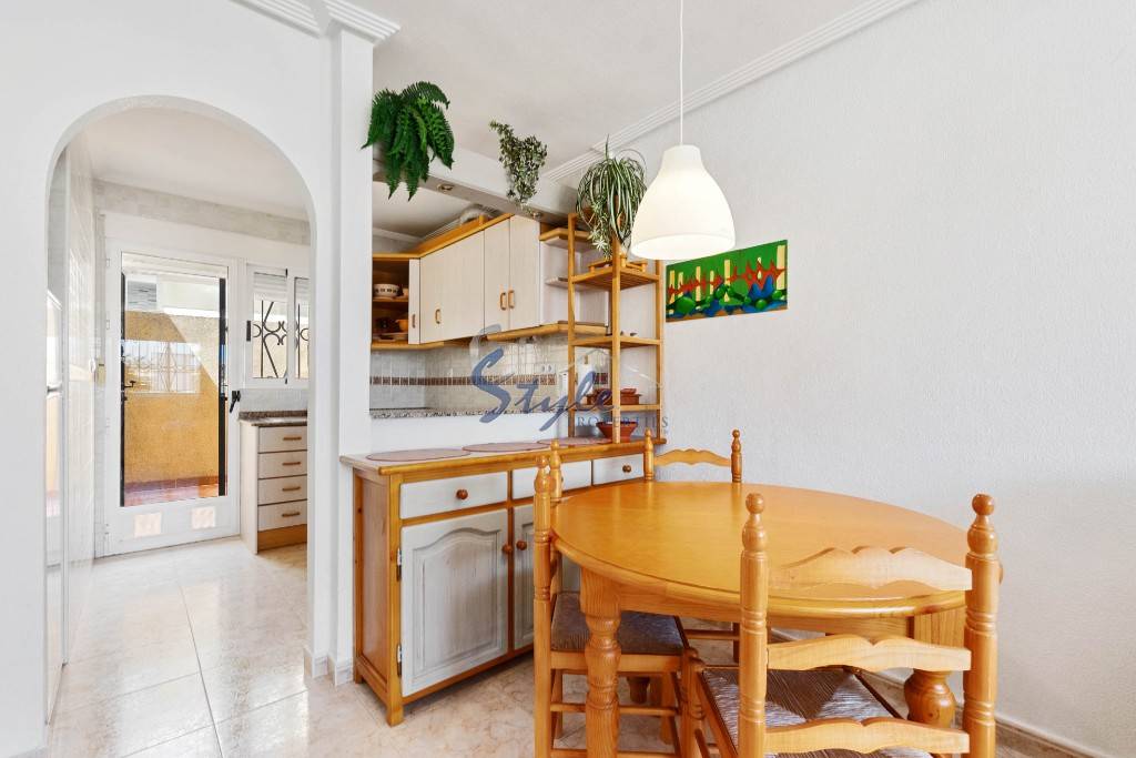 Comprar vivienda con jardín cerca del mar y las playas en Orihuela Costa. ID 6080