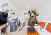 Comprar vivienda con jardín cerca del mar y las playas en Orihuela Costa. ID 6080
