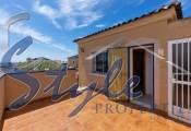 Comprar vivienda con jardín cerca del mar y las playas en Orihuela Costa. ID 6080