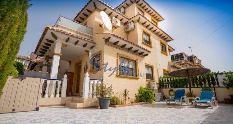 For sale south-facing townhouse in La Campana, Playa Flamenca, Orihuela Costa, Spain. ID3439