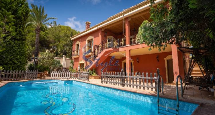 For sale beachside luxury villa in Campoamor, Orihuela Costa, Costa Blanca, Spain. ID2600