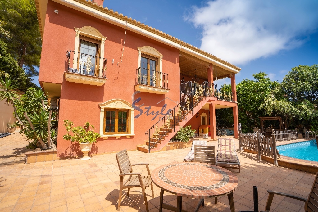 For sale beachside luxury villa in Campoamor, Orihuela Costa, Costa Blanca, Spain. ID2600