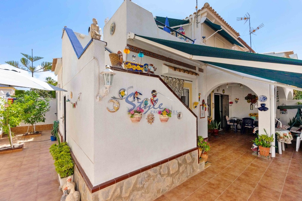 Se vende casa adosada de 3 dormitorios en Playa Flamenca, Costa Blanca, España. ID1745