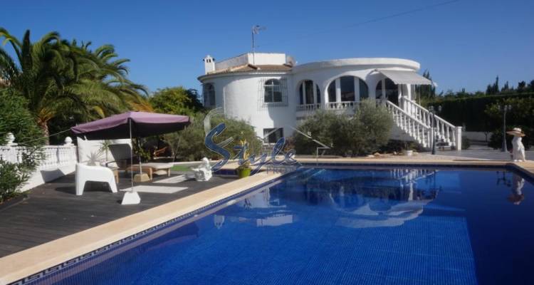 Buy independent villa with lovely garden areas and pool El Chaparral, Torrevieja, Costa Blanca. ID: 6083
