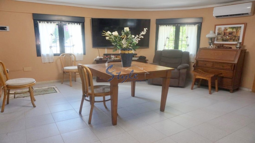 Buy independent villa with lovely garden areas and pool El Chaparral, Torrevieja, Costa Blanca. ID: 6083